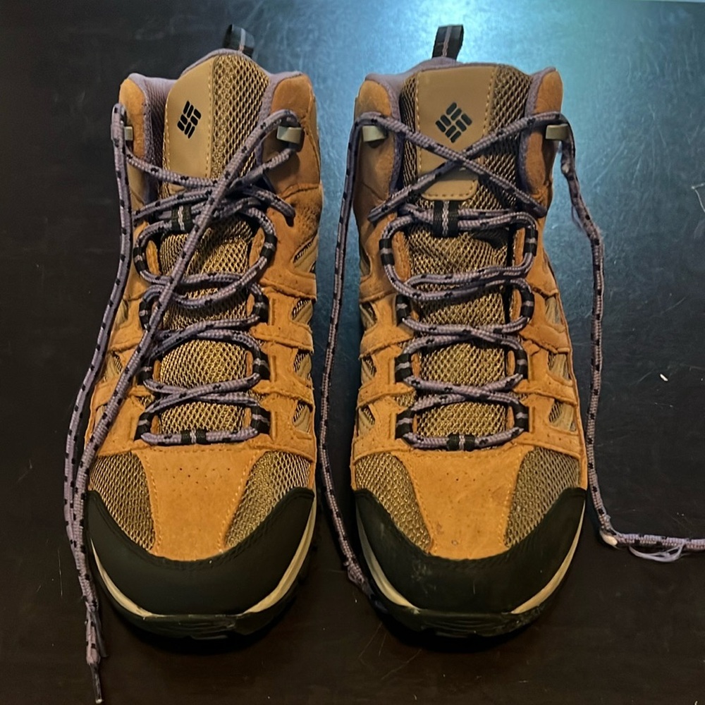 Columbia Women's Crestwood Mid Waterproof Hiking Shoe, Size 9, Tan/Black/Purple